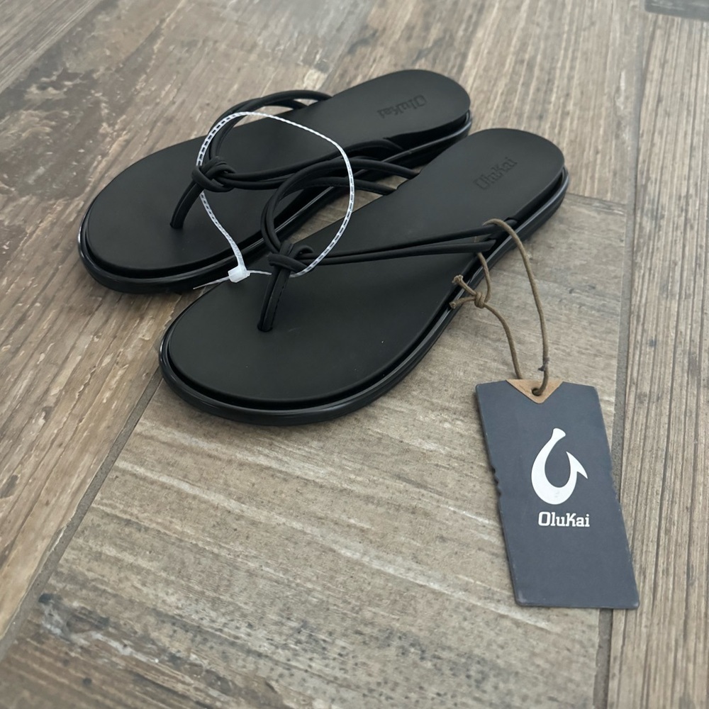 Olukai Aka Sandals in black size 8 - Picture 2 of 7